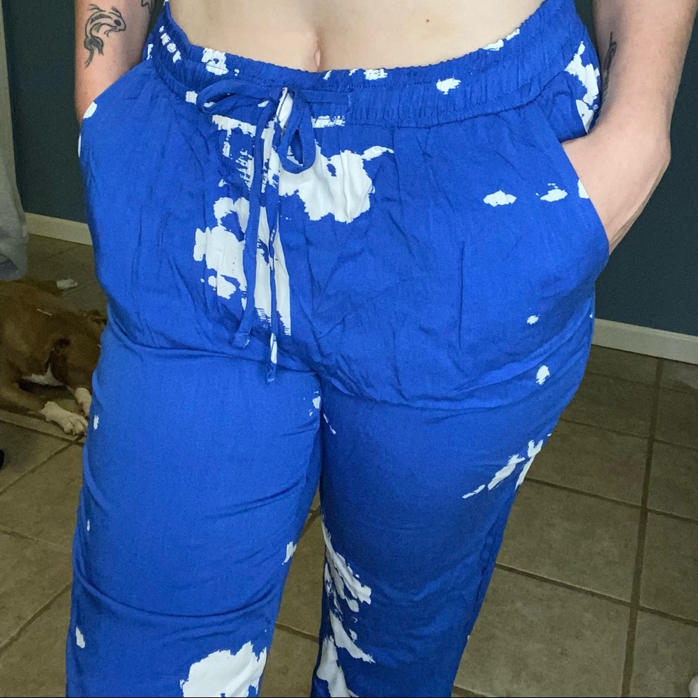 Blue tye dye yoga pants
